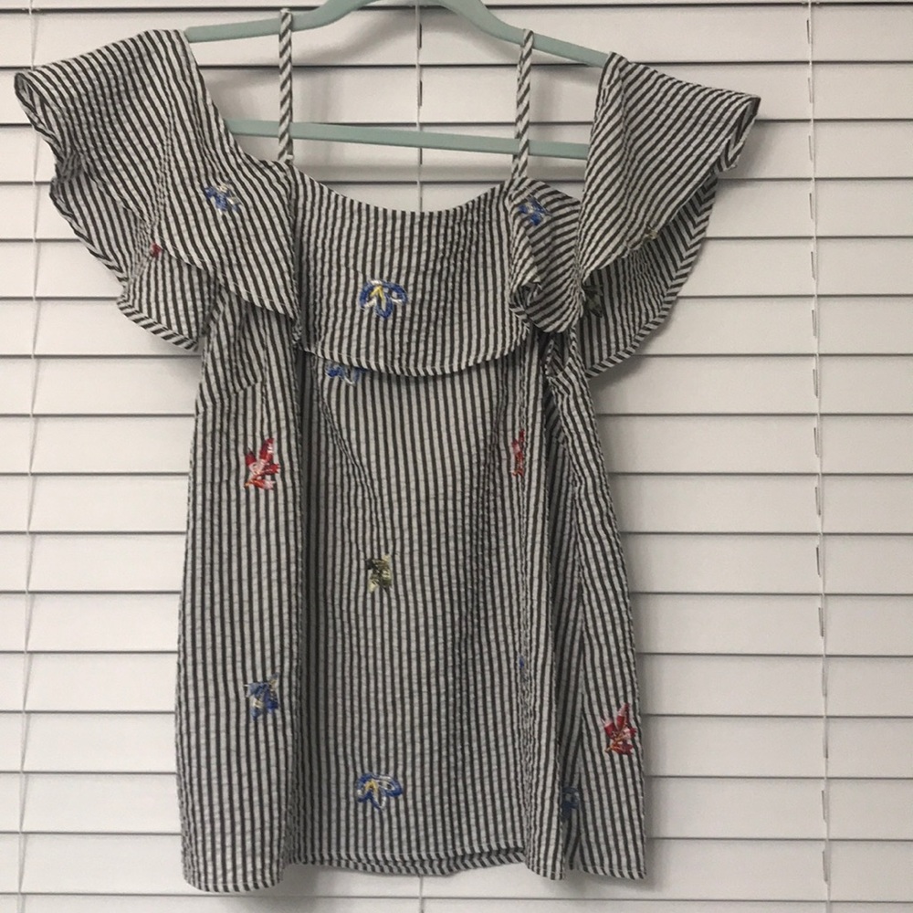Cold shoulder top- size MEDIUM